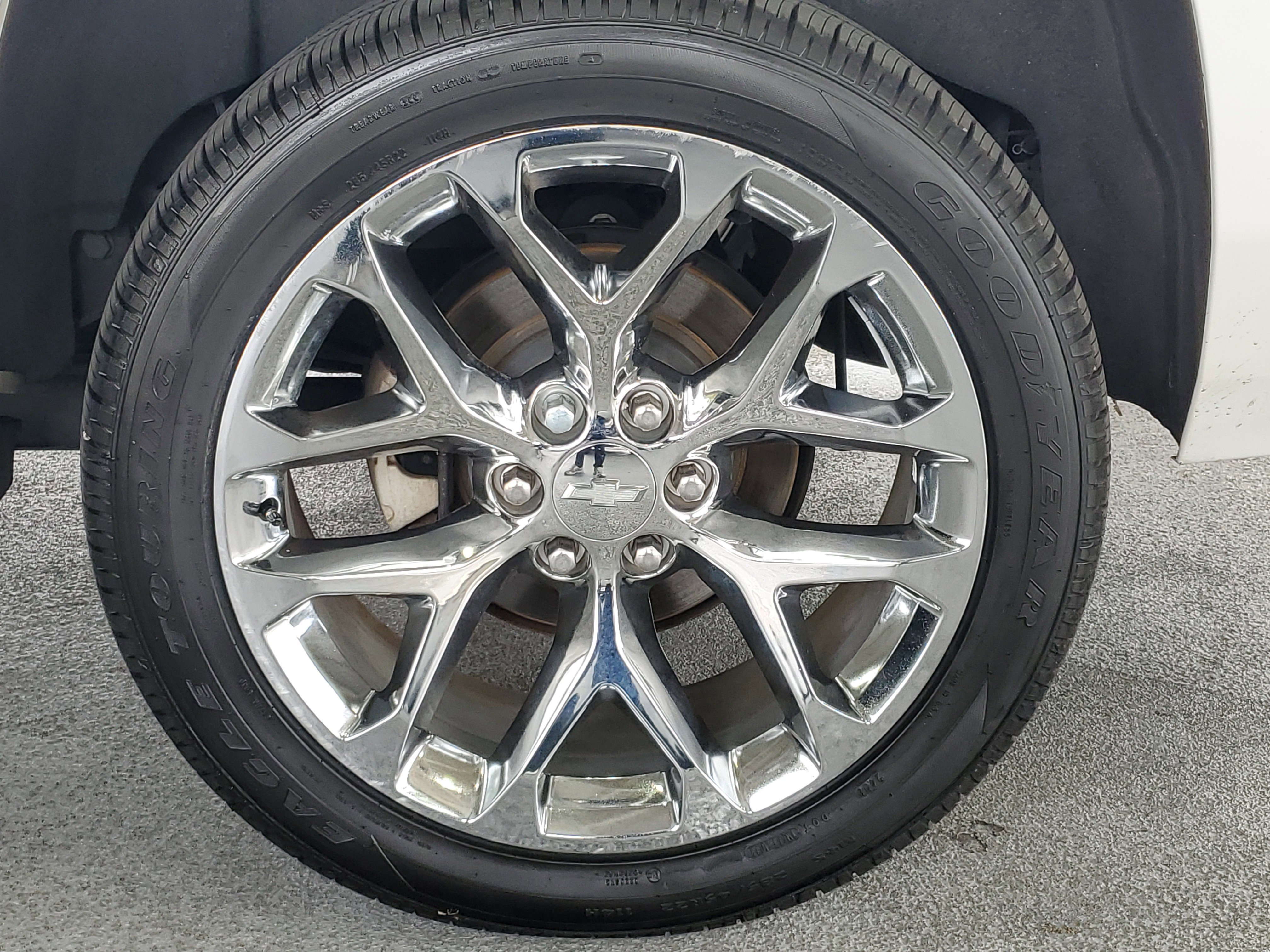 Used 2018 Chevrolet Suburban Premier RWD image 7