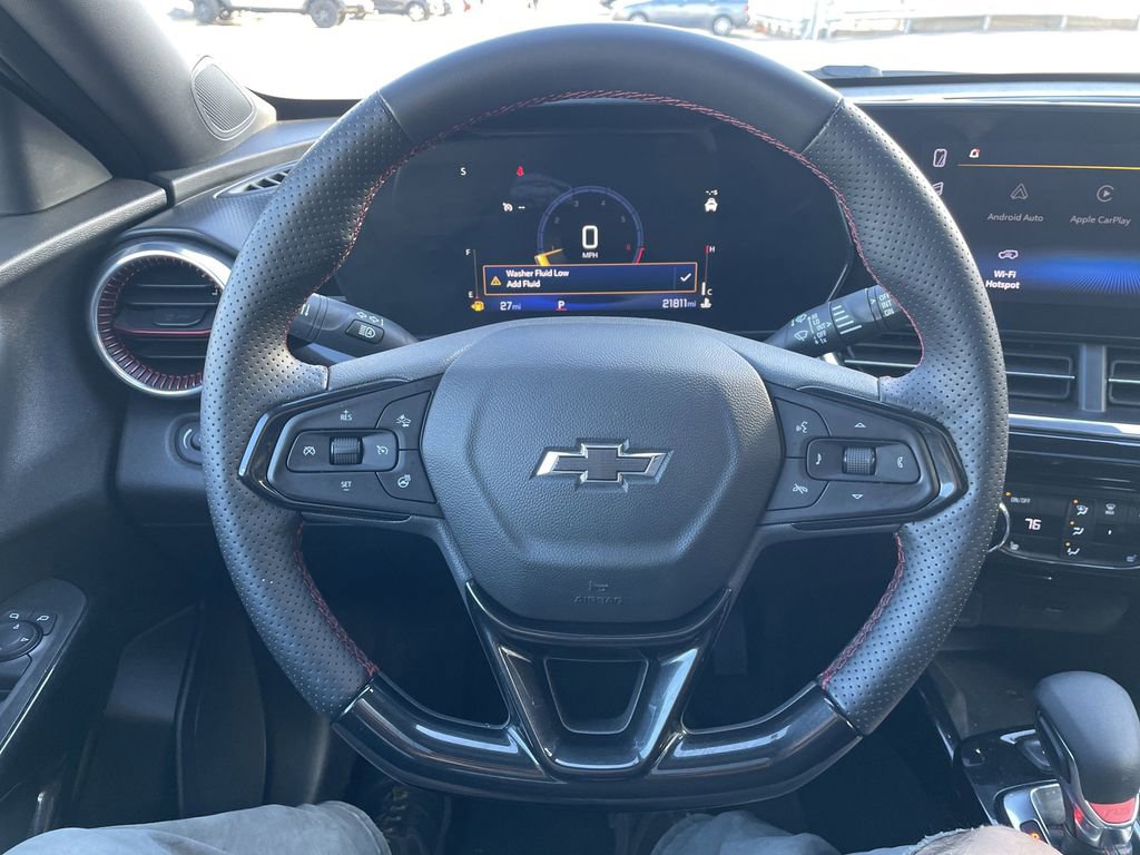 Used 2025 Chevrolet Trax RS w/ Sunroof Package image 16