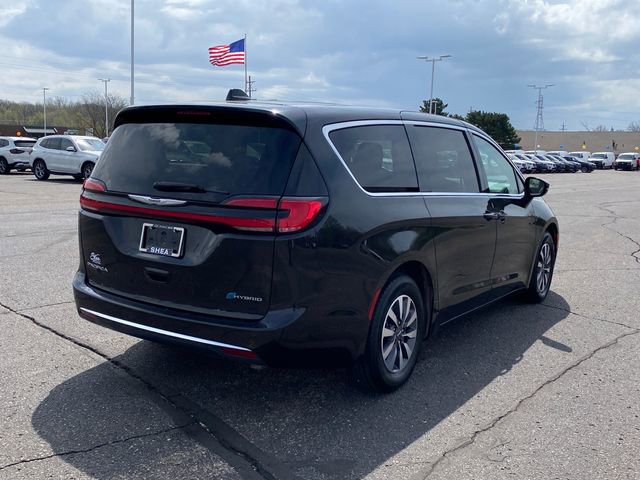 Used 2024 Chrysler Pacifica Limited FWD image 3