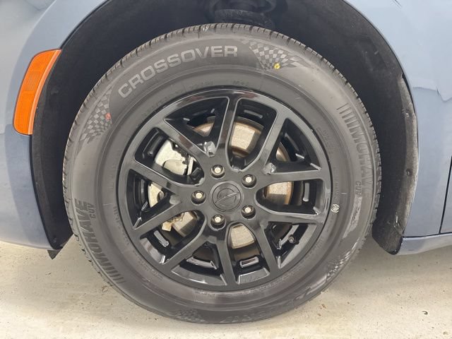 Used 2023 Chrysler Pacifica Touring-L FWD image 37