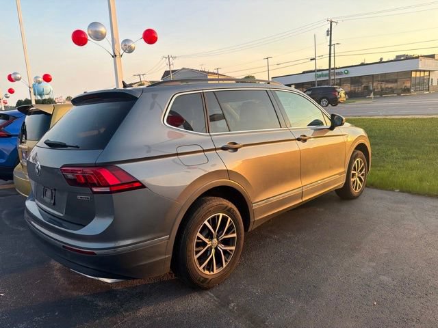 Used 2020 Volkswagen Tiguan SE w/ Panoramic Sunroof Package AWD/4WD image 11