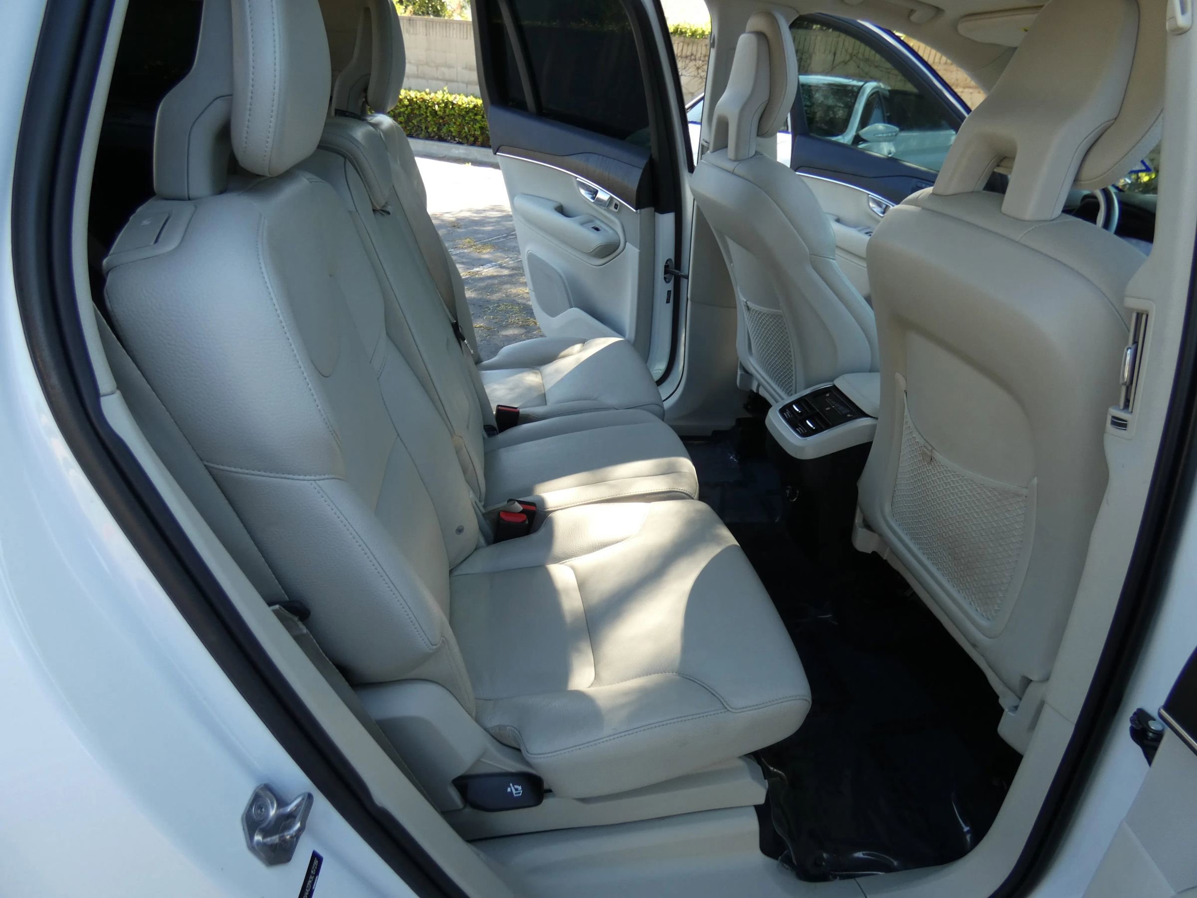 Used 2020 Volvo XC90 T6 Momentum image 38