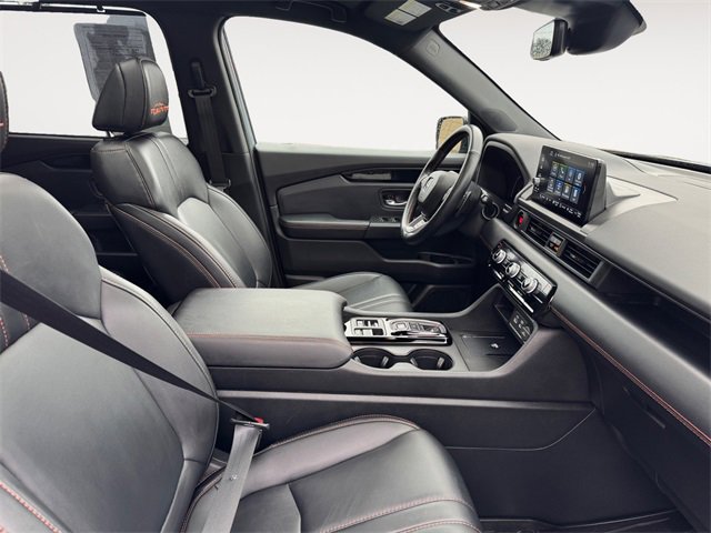 Used 2025 Honda Pilot TrailSport image 15