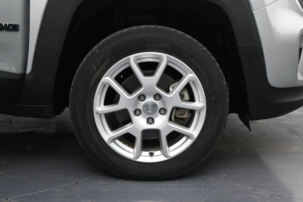 Used 2020 Jeep Renegade Latitude AWD/4WD image 36