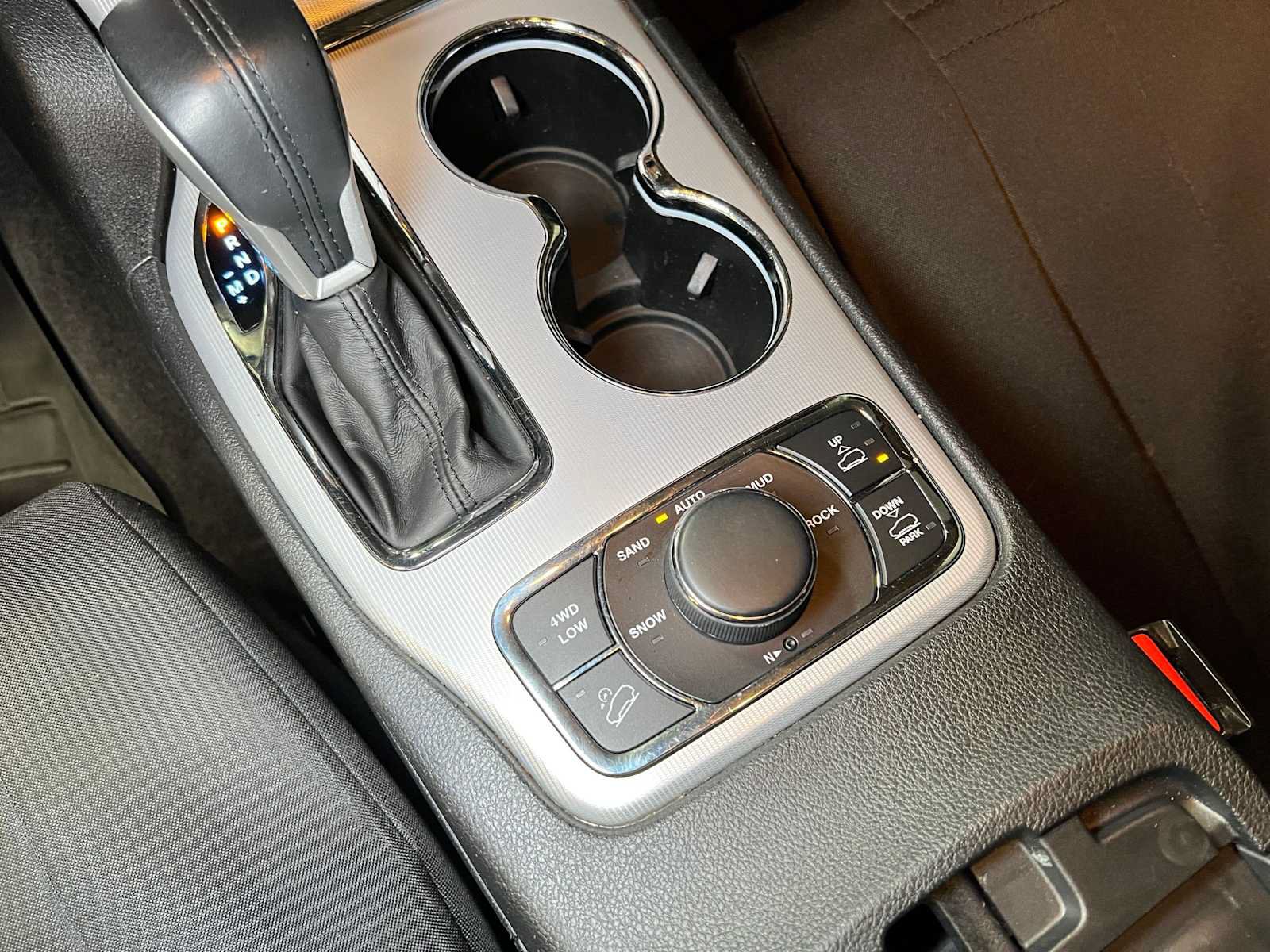 Used 2018 Jeep Grand Cherokee Summit AWD/4WD image 35
