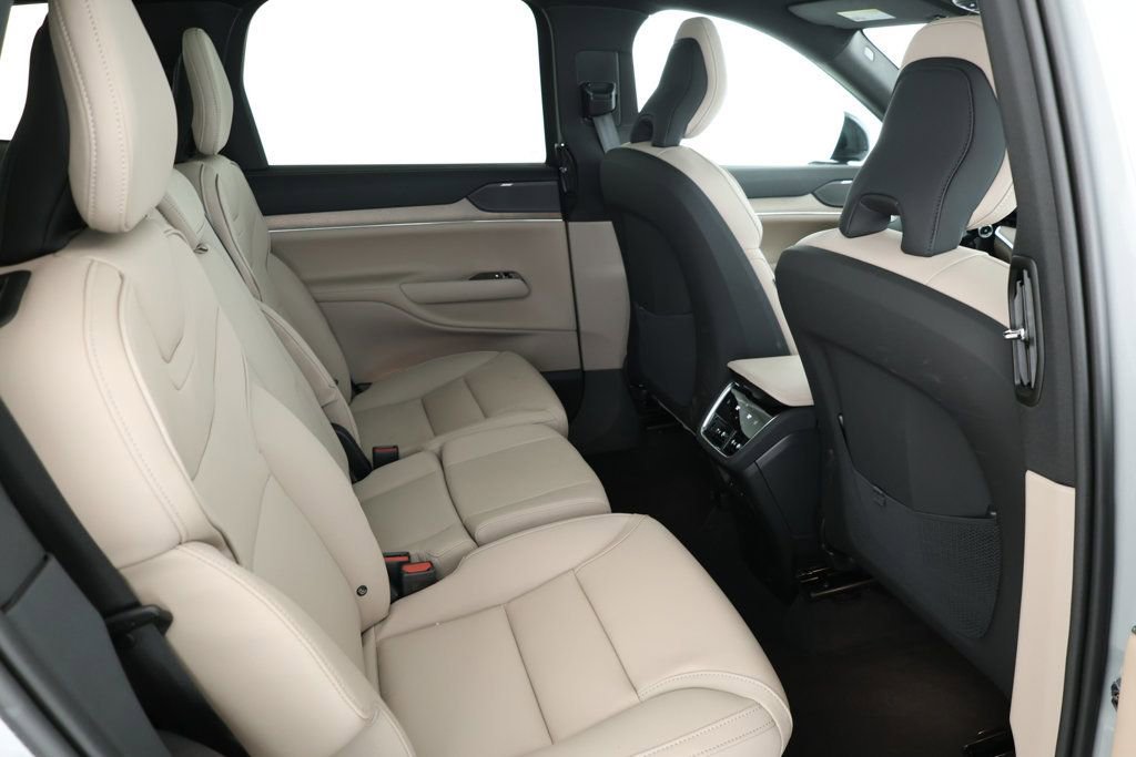 Used 2025 Volvo EX90 Plus image 24