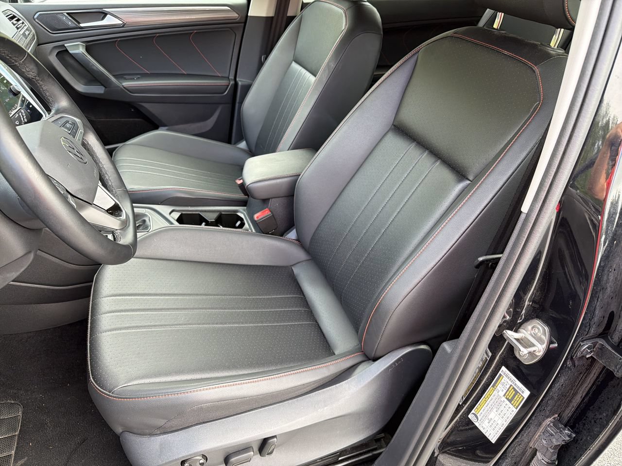 Used 2024 Volkswagen Tiguan SE FWD image 16