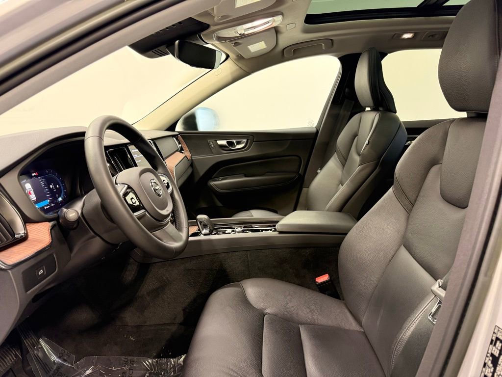 Used 2023 Volvo XC60 B5 Plus w/ Climate Package image 12