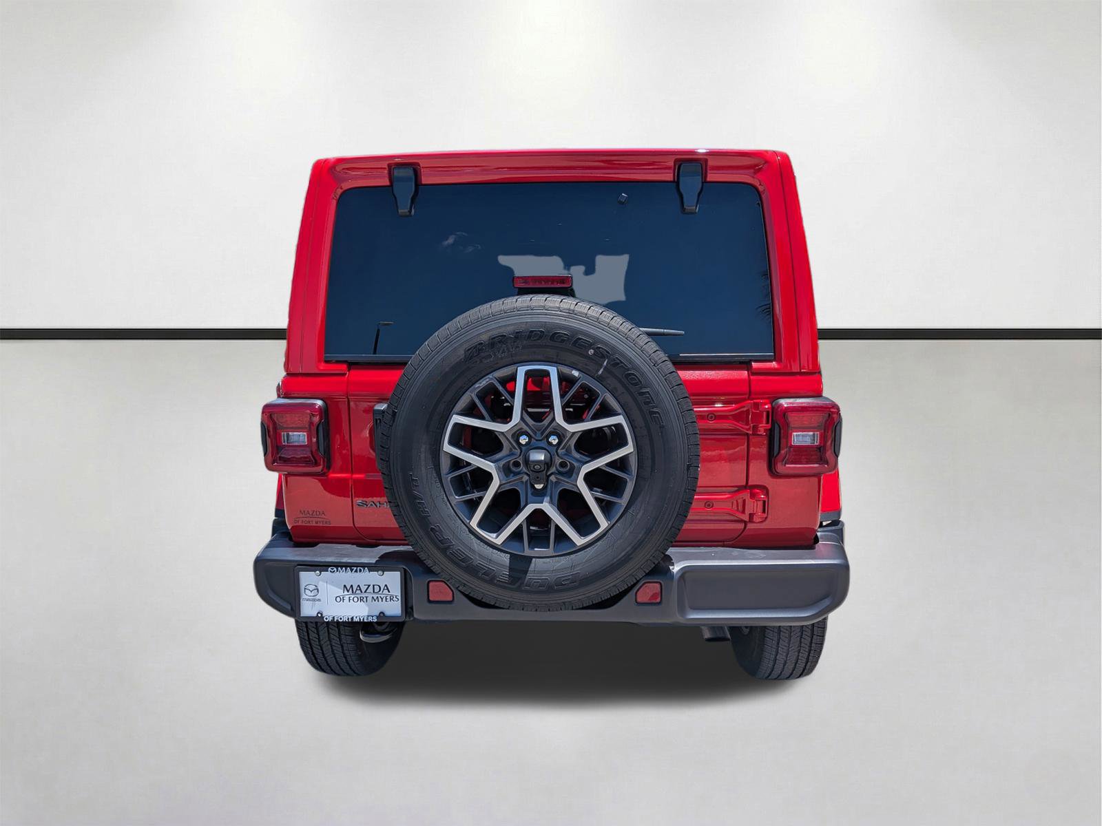 Used 2025 Jeep Wrangler Unlimited Sahara AWD/4WD image 5