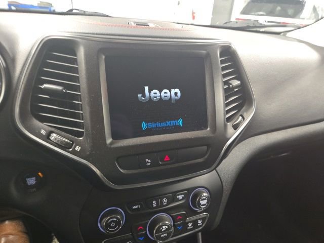 Used 2019 Jeep Cherokee Trailhawk image 15