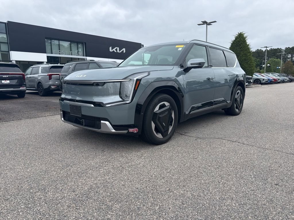 Used 2024 Kia EV9 Land AWD/4WD image 2