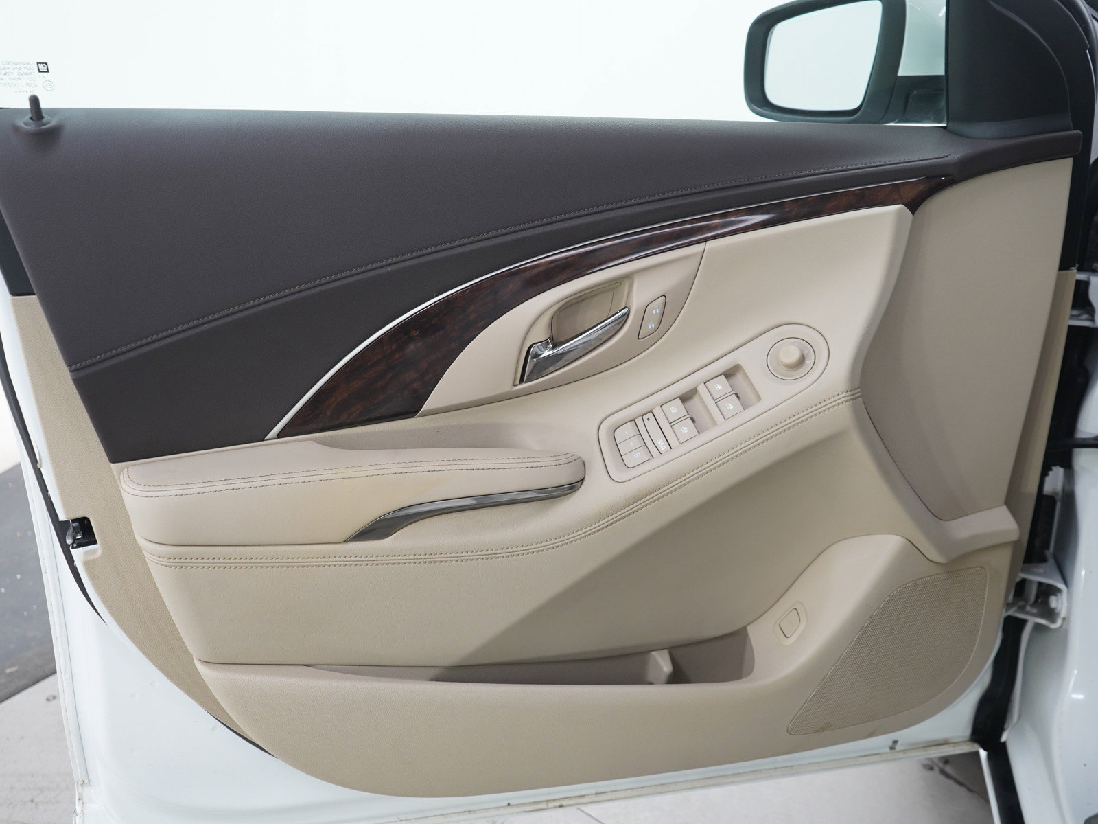 Used 2014 Buick LaCrosse Leather FWD image 19