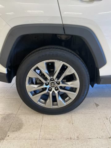 Used 2022 Toyota RAV4 XLE Premium FWD image 27
