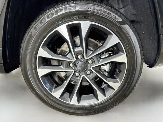 Used 2023 Jeep Grand Cherokee L Overland w/ Luxury Tech Group IV AWD/4WD image 35