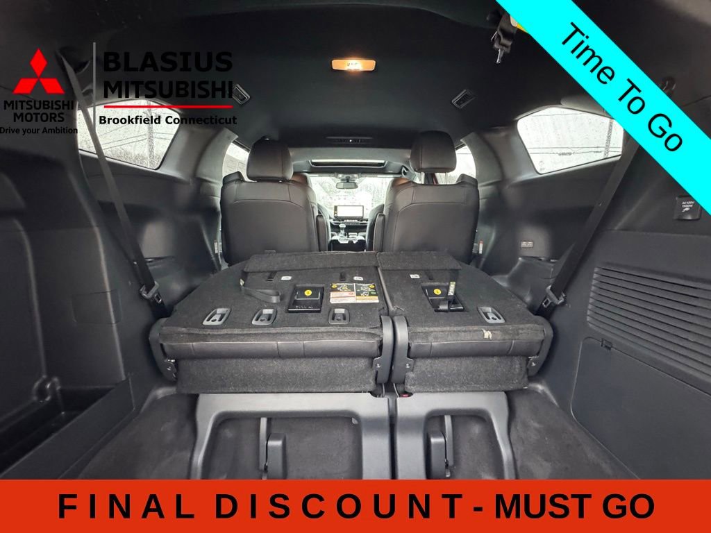 Used 2025 Toyota Sienna XSE w/ XSE Plus Package FWD image 38