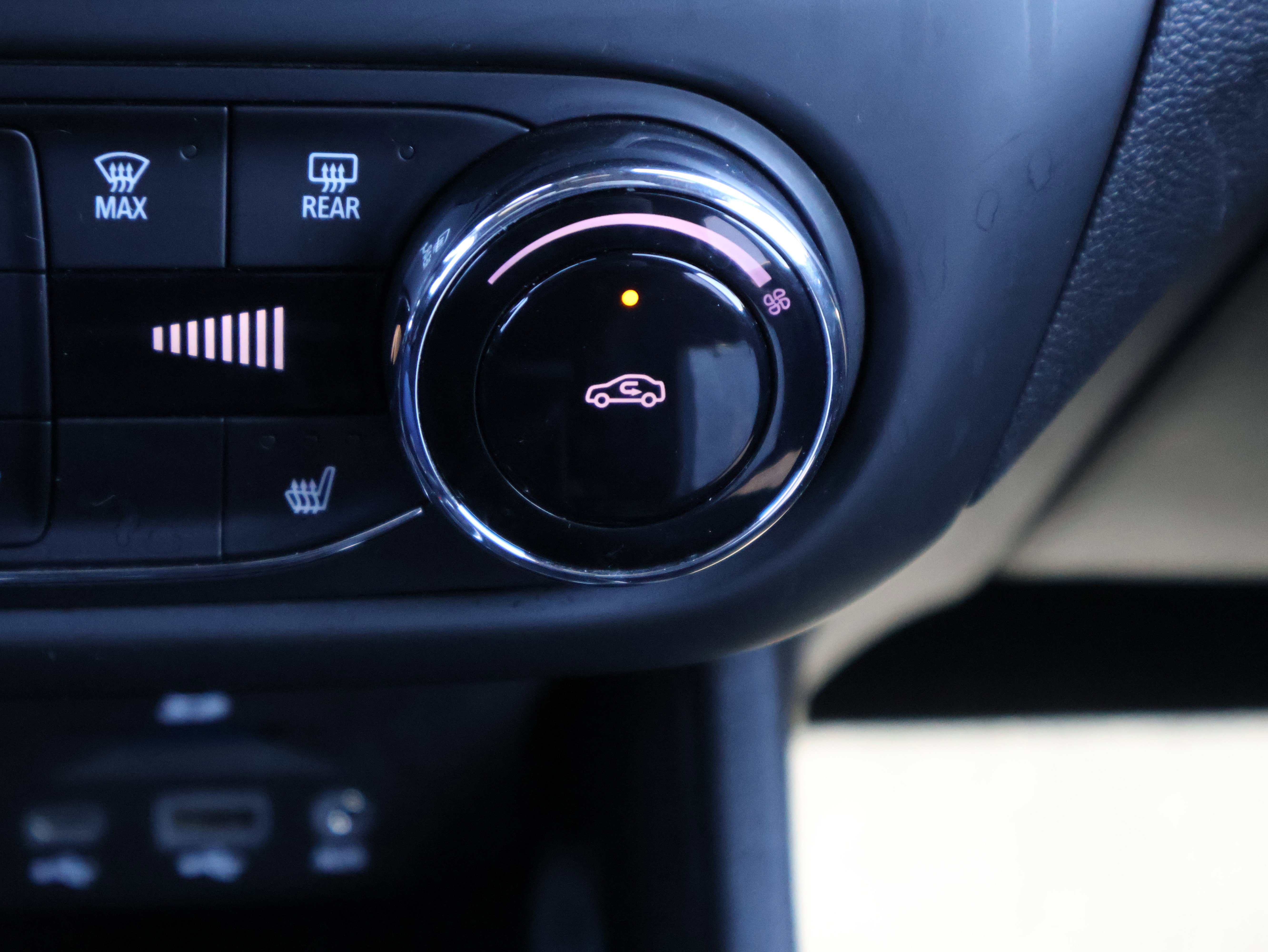 Used 2022 Chevrolet TrailBlazer RS w/ Sun and Liftgate Package image 28