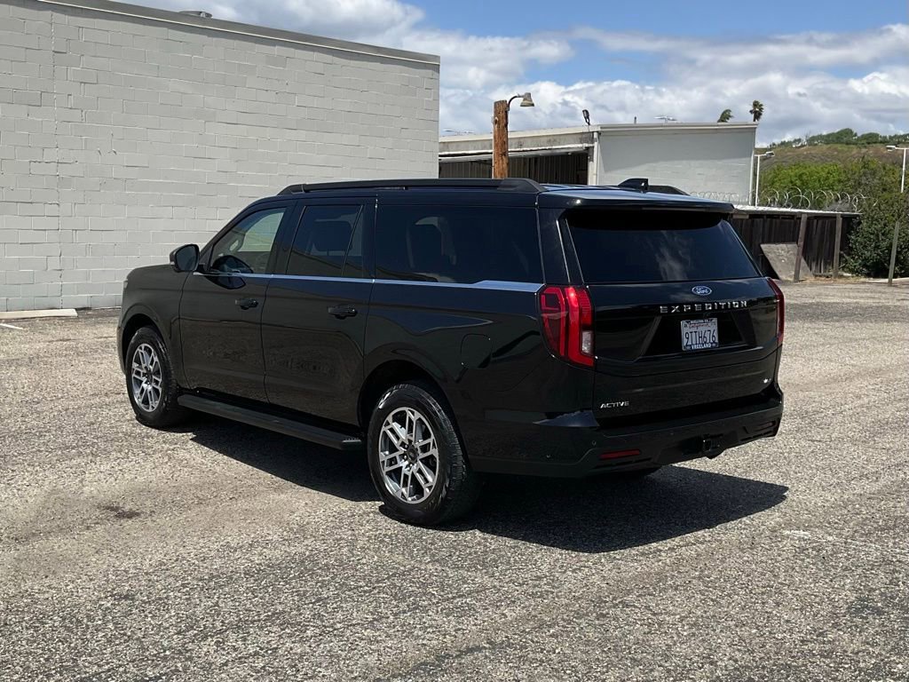 Used 2025 Ford Expedition Max Active AWD/4WD image 4