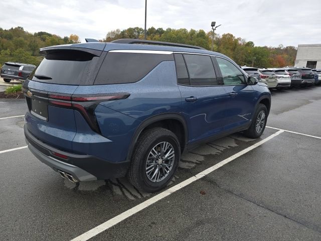 Used 2025 Chevrolet Traverse LT image 5