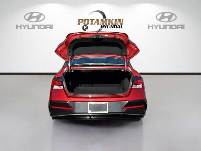 Used 2025 Hyundai Elantra SEL w/ Cargo Package FWD image 24