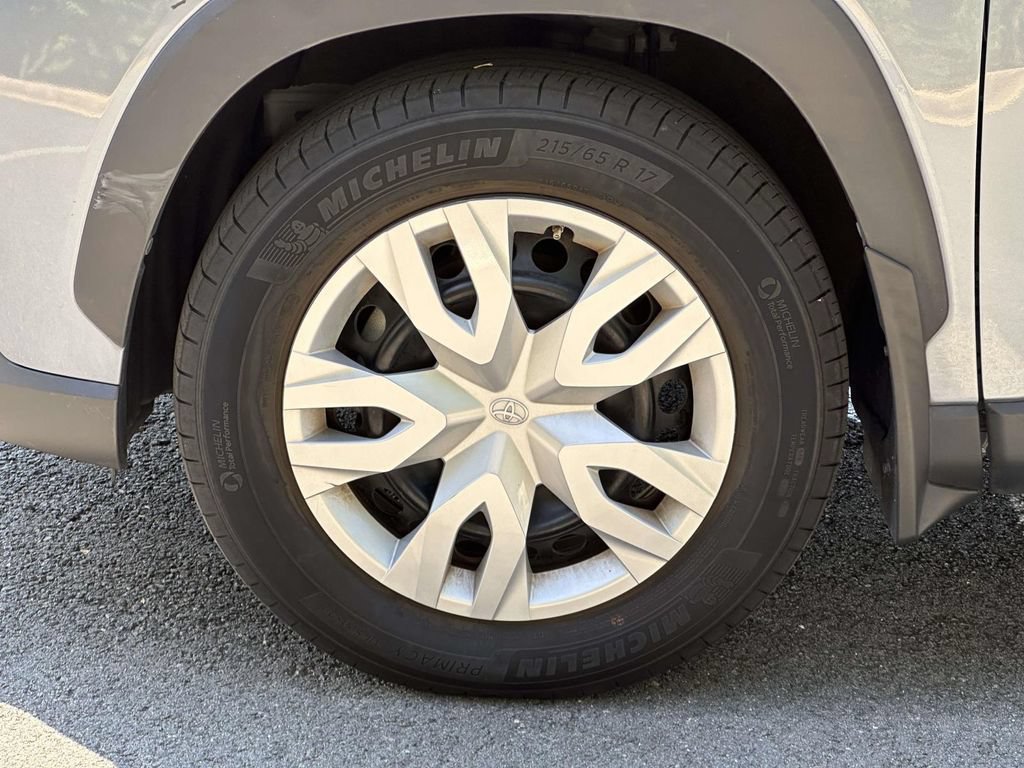 Used 2023 Toyota Corolla Cross L FWD image 7