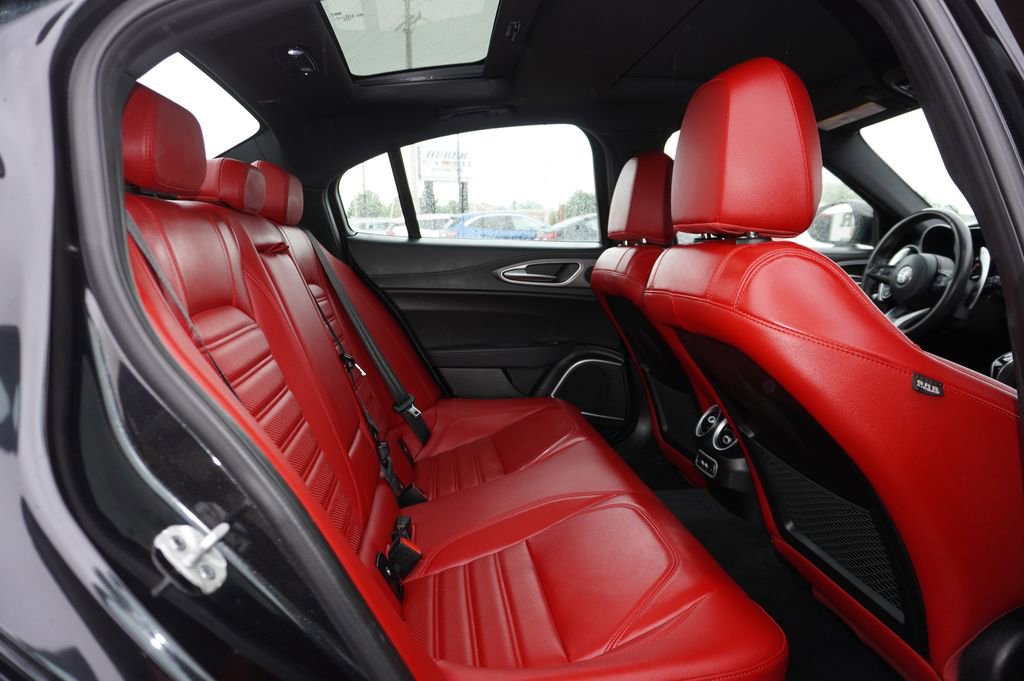 Used 2022 Alfa Romeo Giulia Veloce AWD/4WD image 28