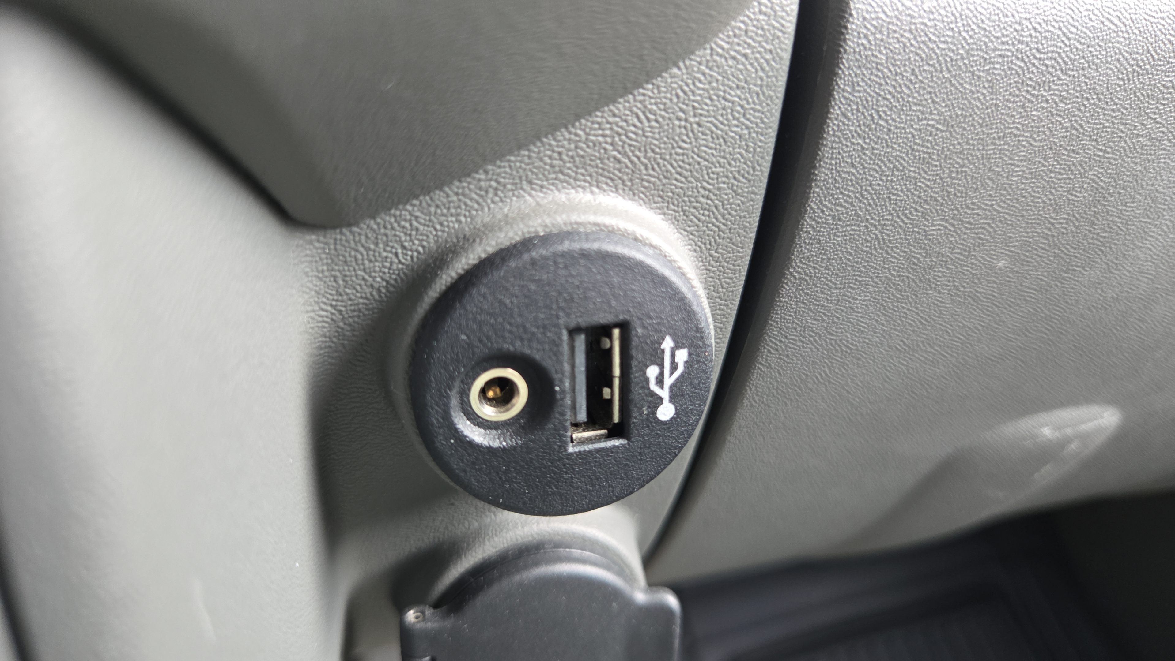 Used 2017 Nissan Frontier SV RWD image 32