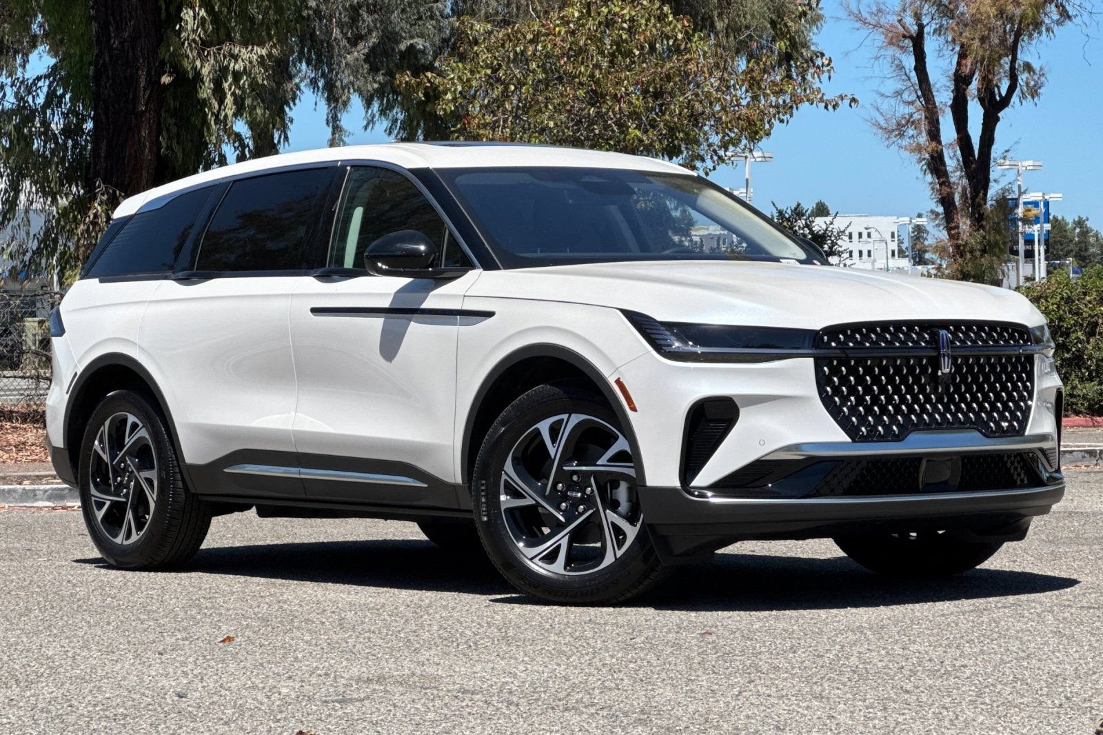 New 2026 Lincoln Nautilus Premier AWD/4WD image 2