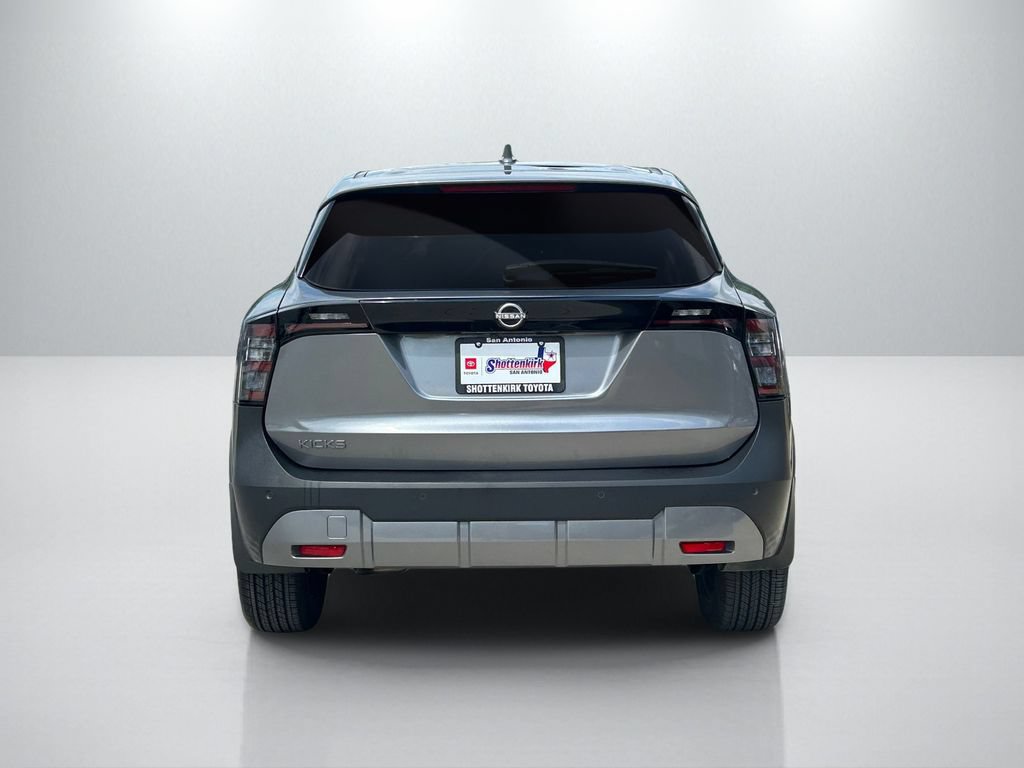 Used 2025 Nissan Kicks SV w/ Charging Package FWD image 6