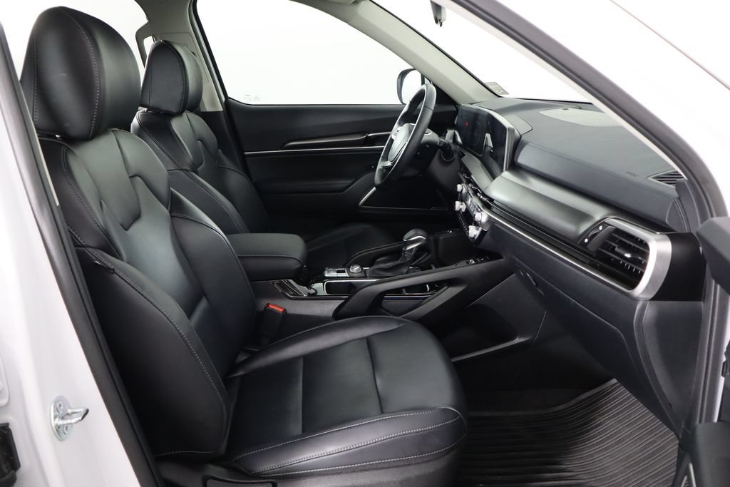 Used 2025 Kia Telluride S FWD image 19
