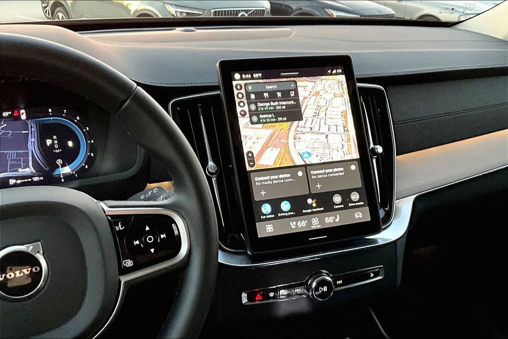 Certified 2025 Volvo XC90 B6 Plus image 8