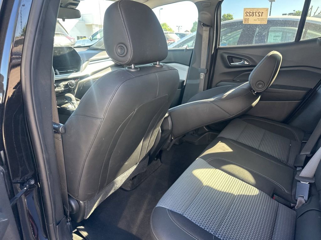 Used 2025 Chevrolet Trax LT image 7