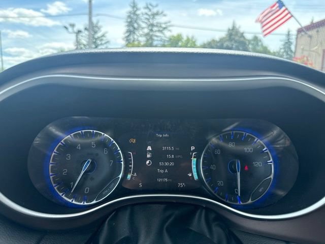 Used 2019 Chrysler Pacifica Touring Plus w/ Advanced Safetytec Group FWD image 28