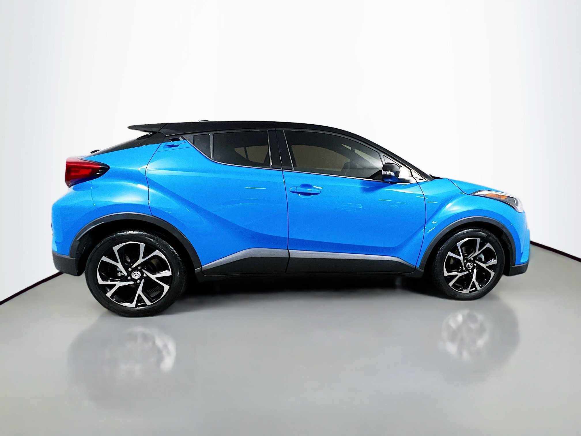 Used 2019 Toyota C-HR Limited image 3