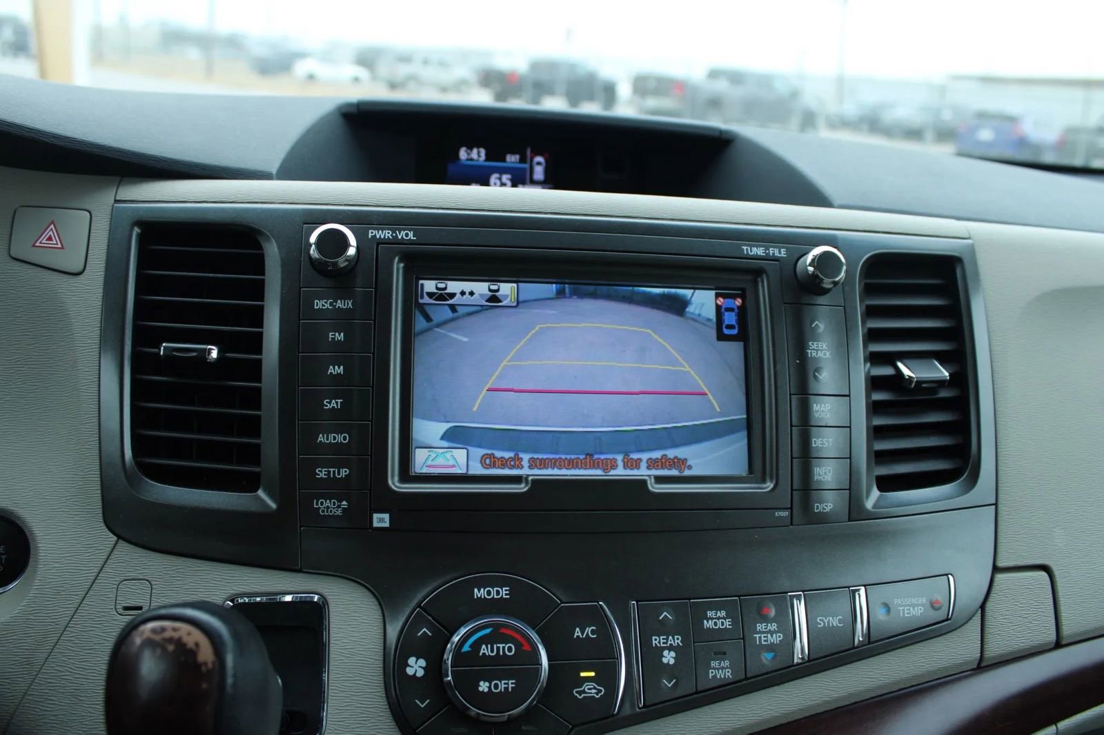 Used 2013 Toyota Sienna Limited w/ Premium Pkg image 31