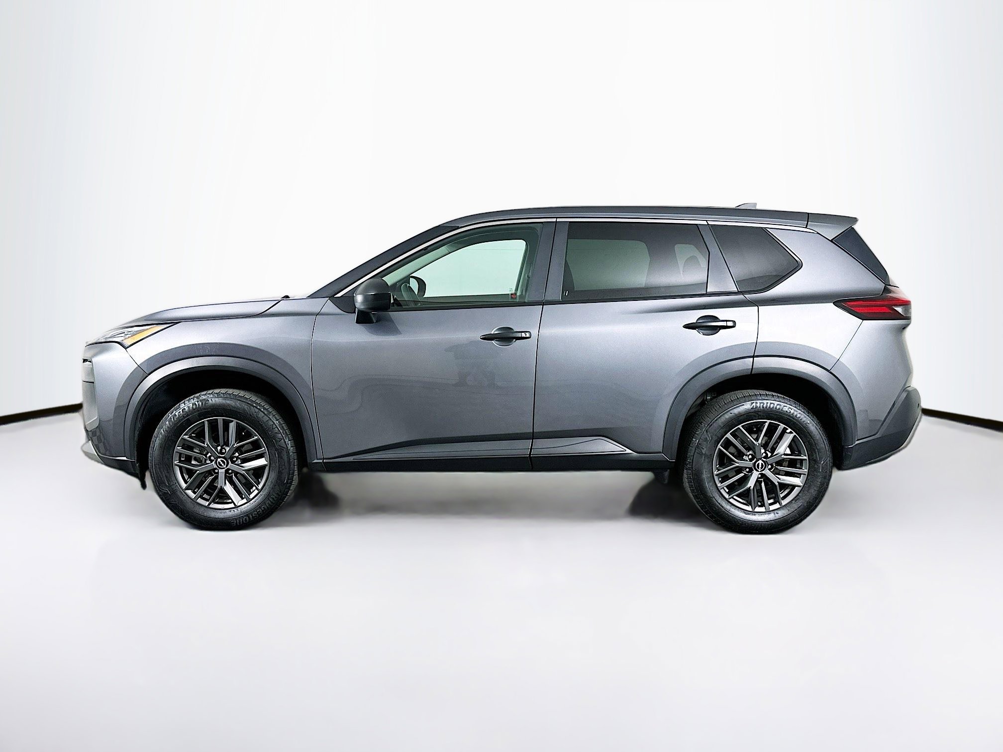 Used 2023 Nissan Rogue S image 4