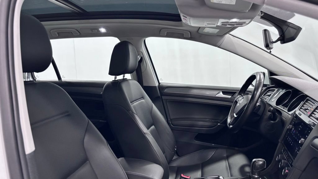 Used 2018 Volkswagen Golf SE FWD image 19