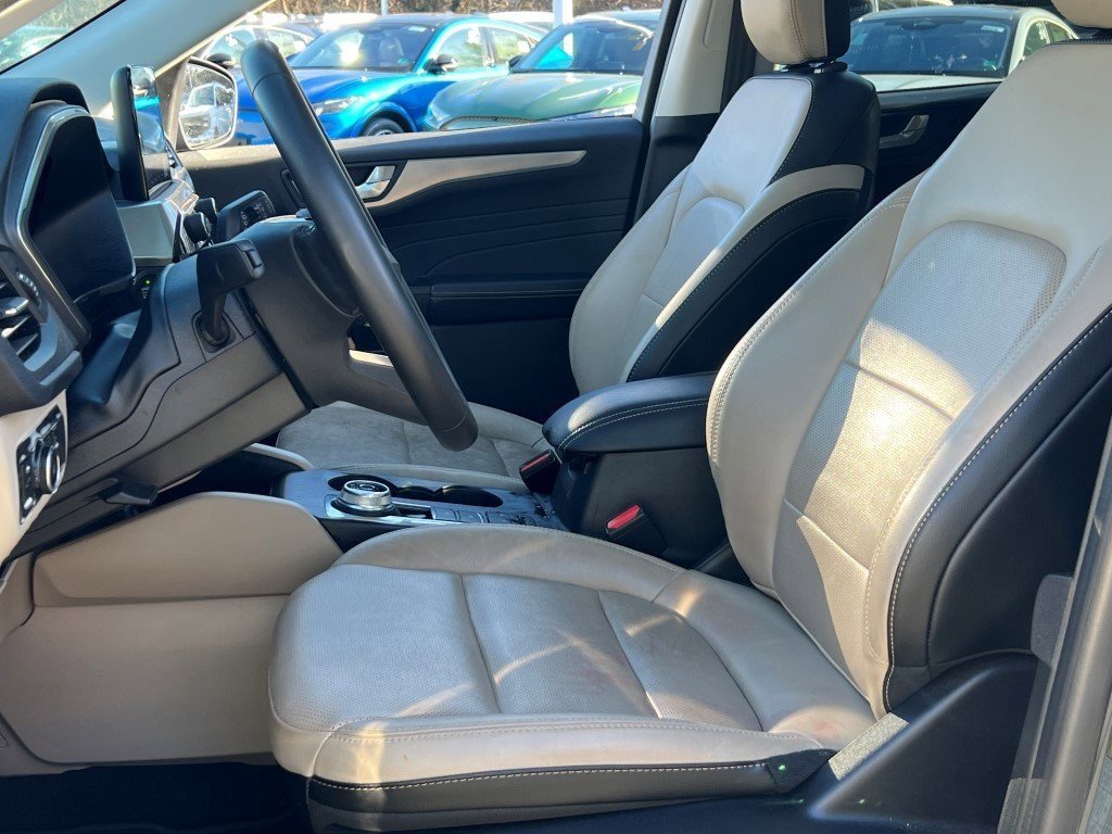 Used 2022 Ford Escape Titanium w/ Class II Trailer Tow Package image 17