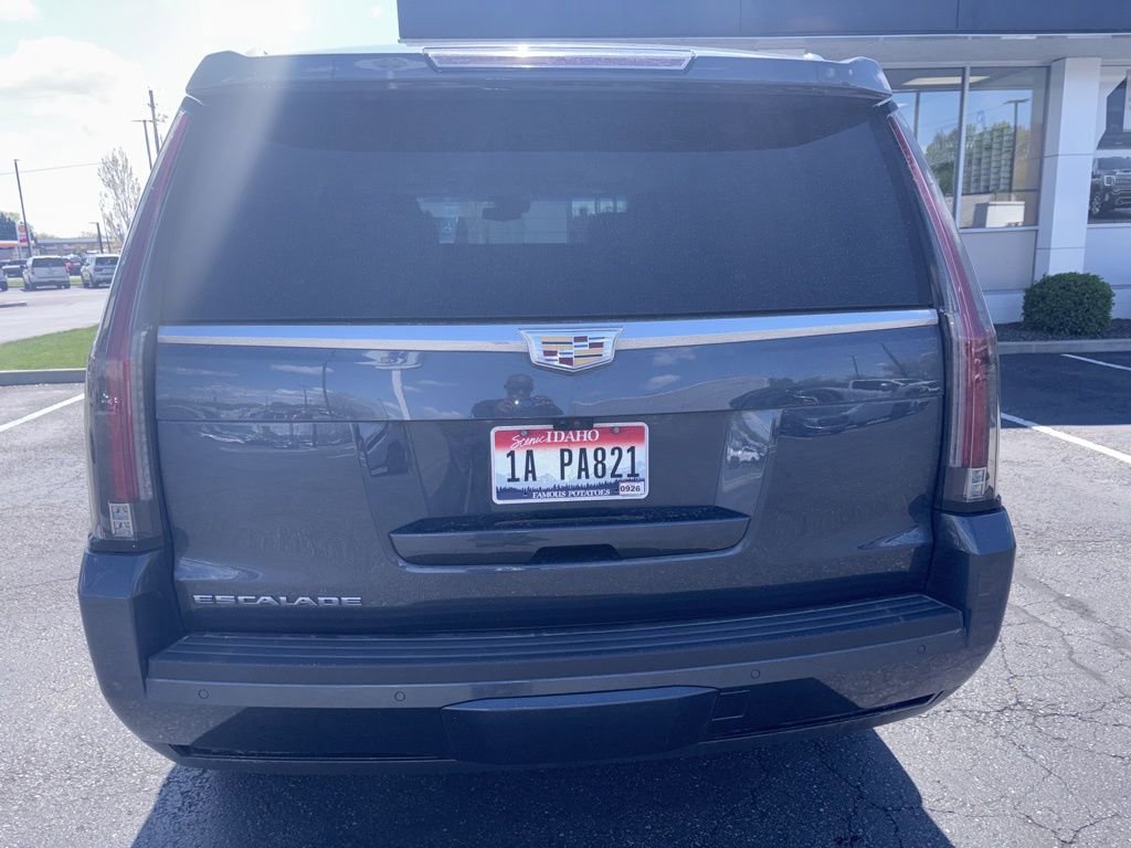 Used 2019 Cadillac Escalade Luxury image 3