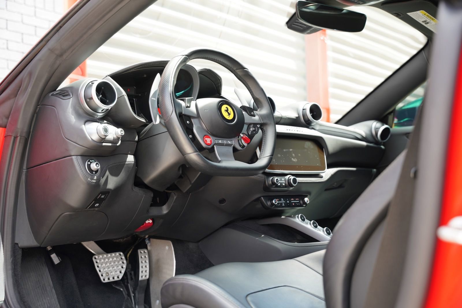 Used 2019 Ferrari Portofino image 11