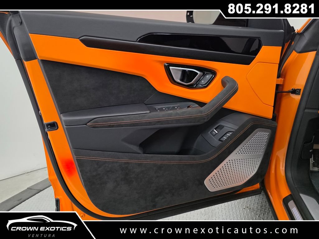 Used 2024 Lamborghini Urus S AWD/4WD image 35