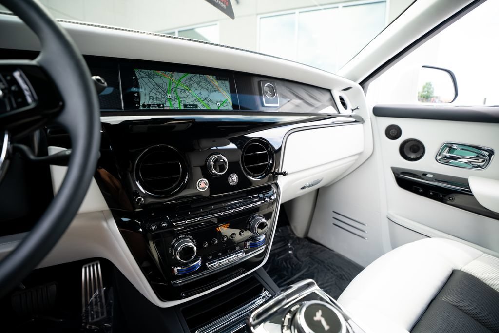 Used 2022 Rolls-Royce Phantom Sedan w/ The Phantom Package RWD image 39