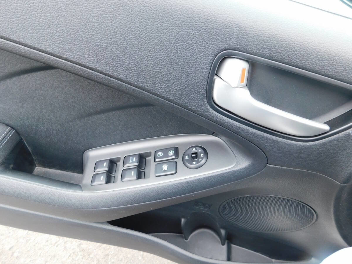 Used 2017 Kia Forte LX image 17