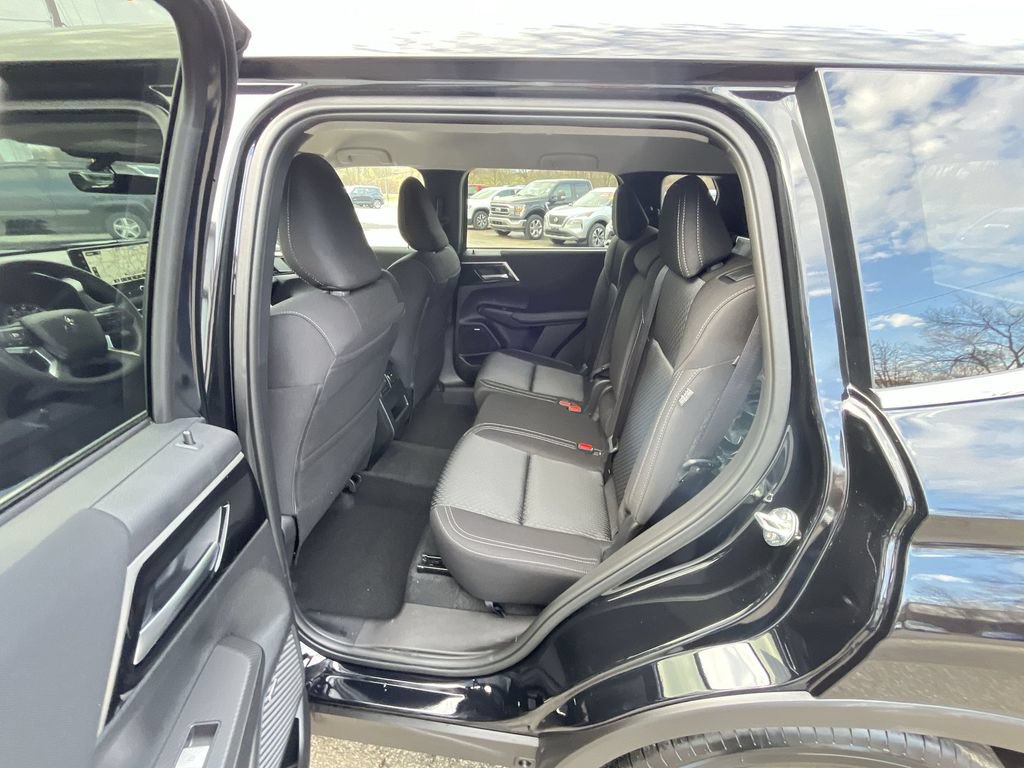 New 2026 Mitsubishi Outlander ES FWD image 22