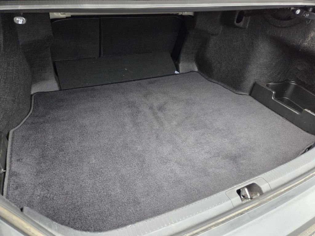 Used 2025 Toyota Camry SE image 9