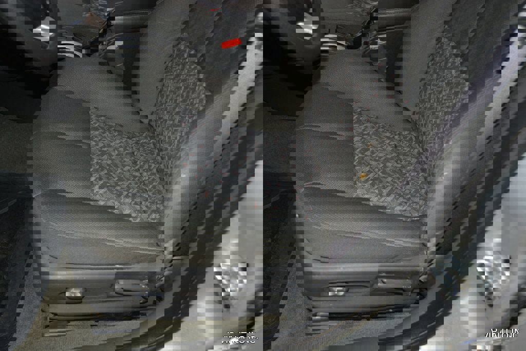 Used 2004 Pontiac Grand Prix GT w/ Drivers Package FWD image 17