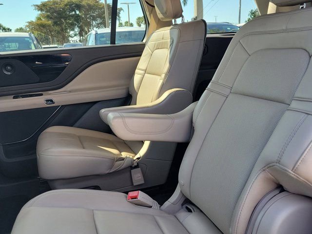 Used 2021 Lincoln Aviator Reserve image 16