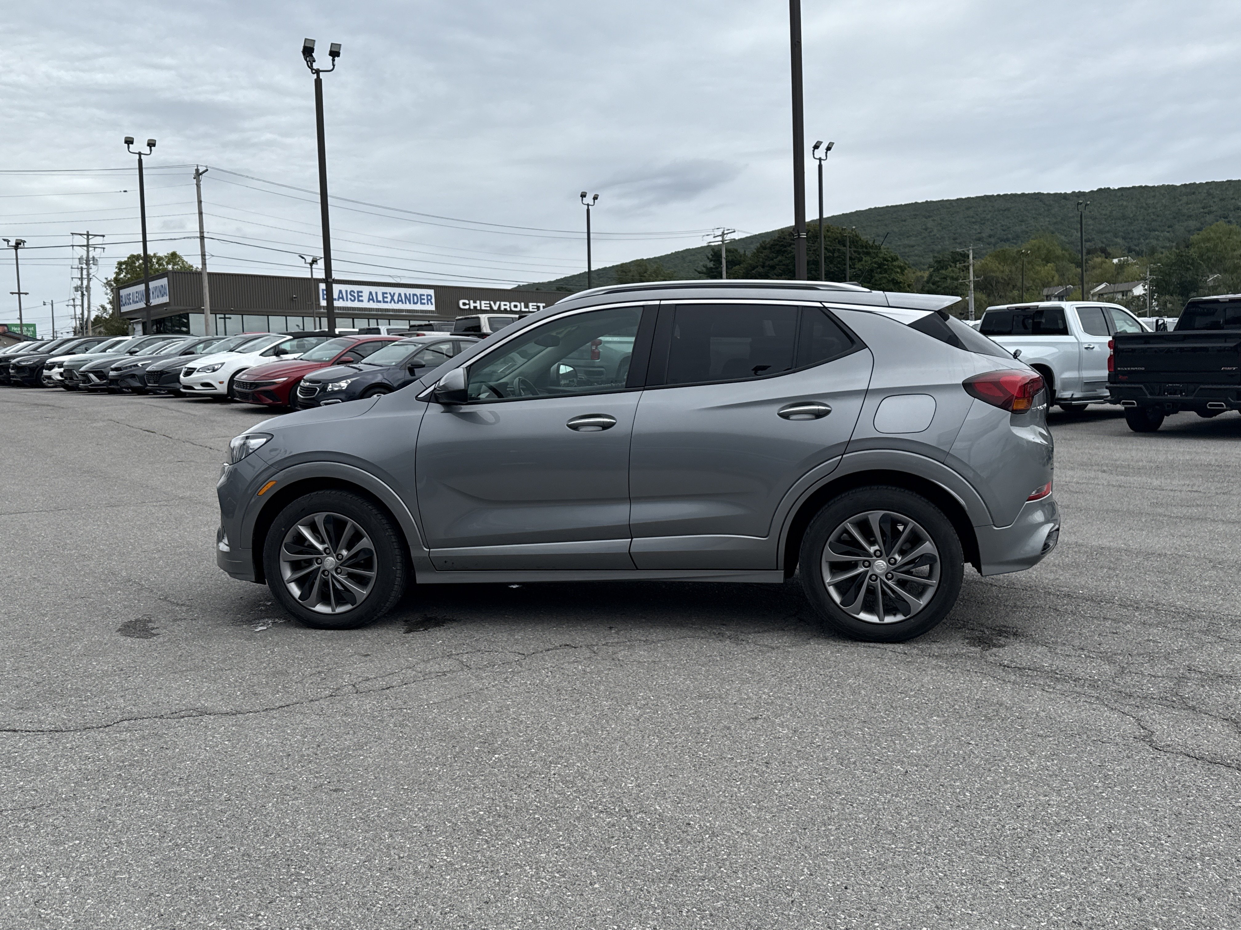 Used 2023 Buick Encore GX Select w/ Sport Touring Package FWD image 6