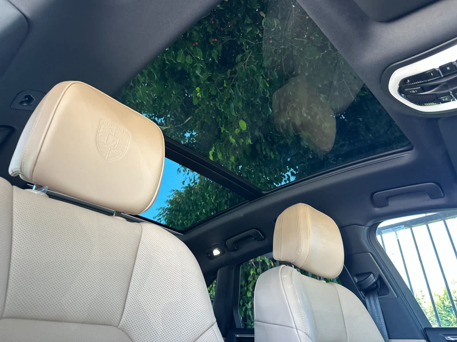 Certified 2025 Porsche Macan AWD/4WD image 18