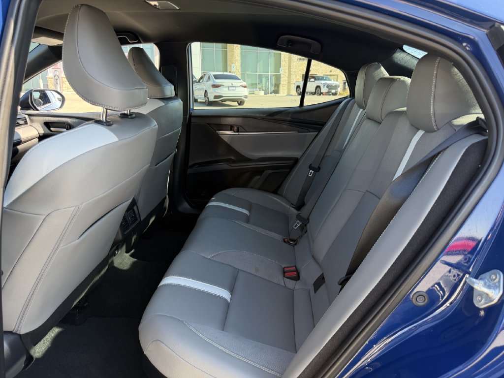 Used 2025 Toyota Camry SE FWD image 27