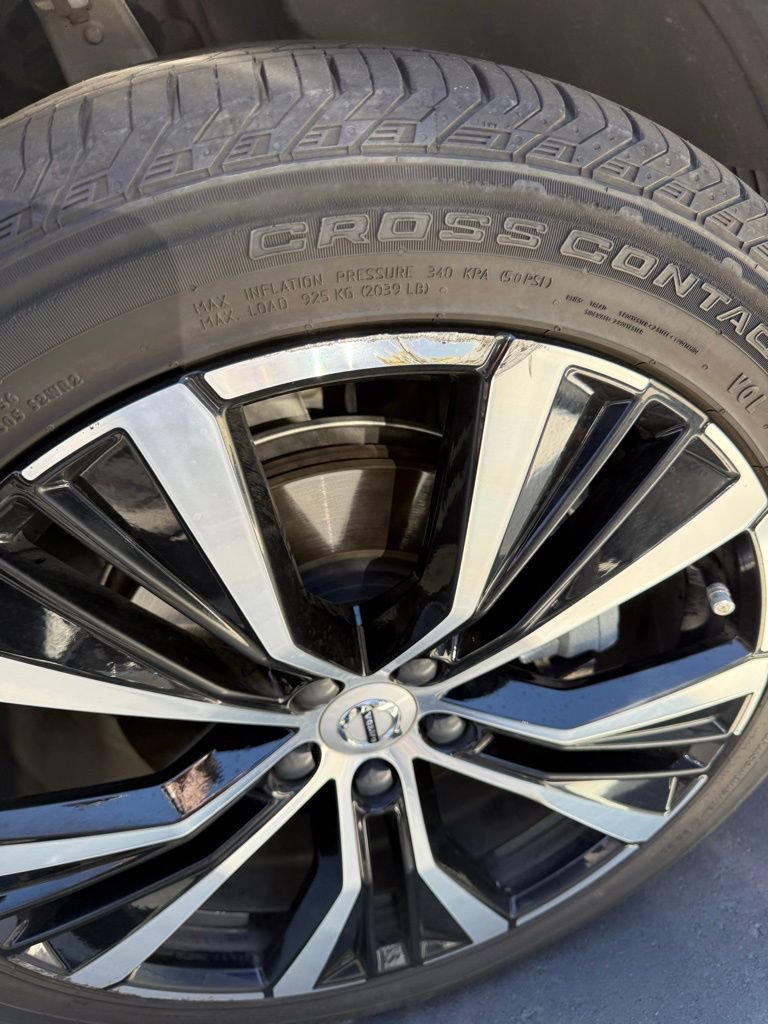 Certified 2024 Volvo XC60 B5 Plus w/ Climate Package AWD/4WD image 6